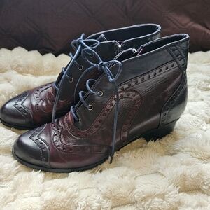 Regarde Le Ciel Lace-Up Brogue Ankle Boots in Burgundy and Black Size 36